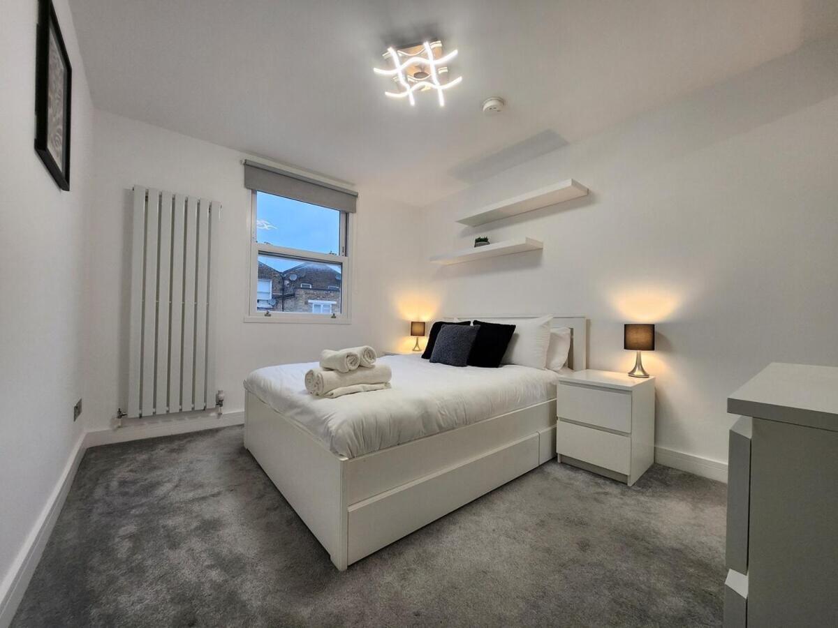 Modern 2br Near Tube Apartment London