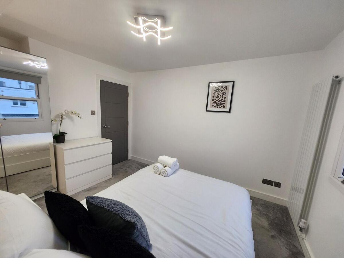 Modern 2br Near Tube *