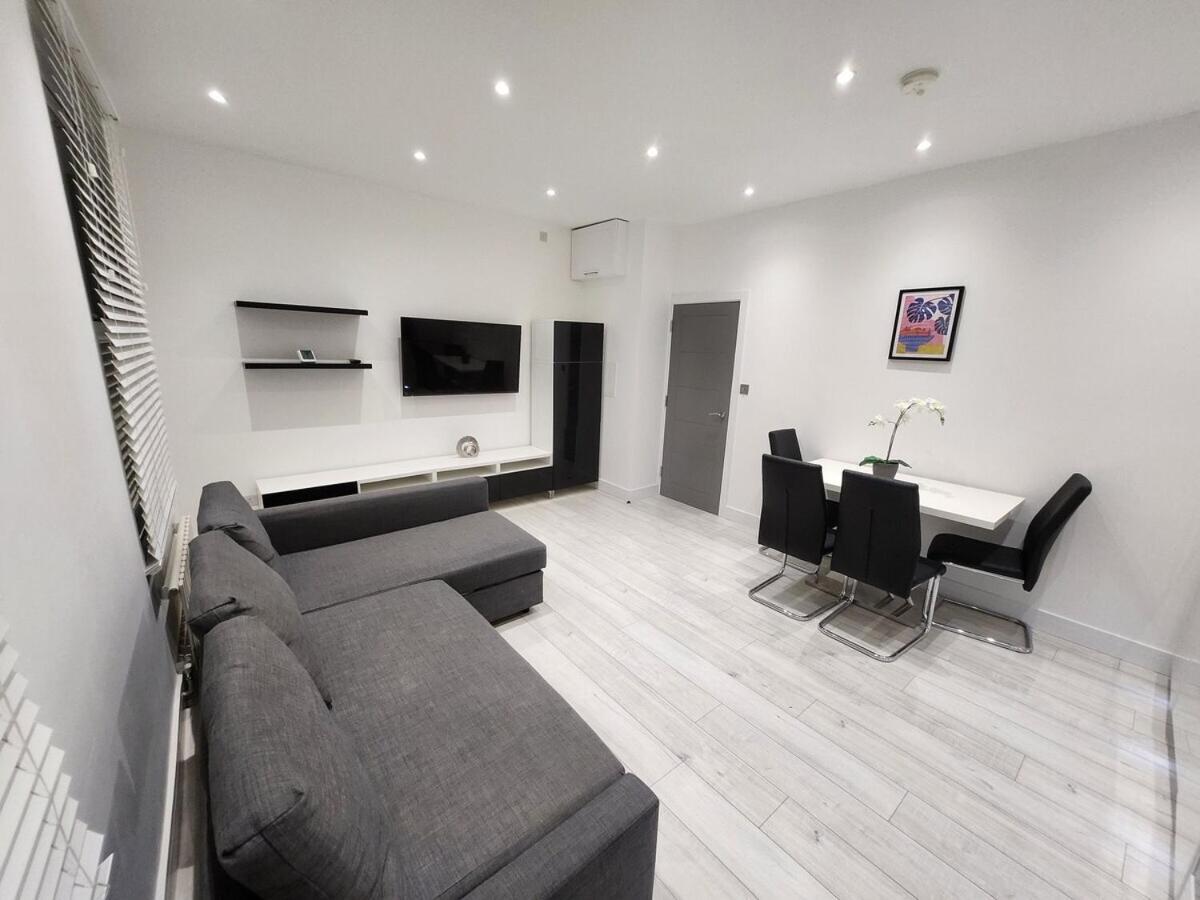 Modern 2br Near Tube * London